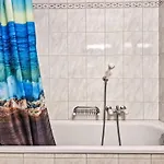 Victoria 1c0 By Interhome *
