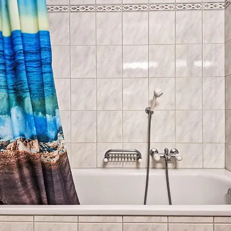 Victoria 1c0 By Interhome *